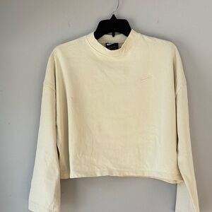 Nike Embroidered Women's Cream Cropped Boxy Crewneck Heavy Weight Tee Spring